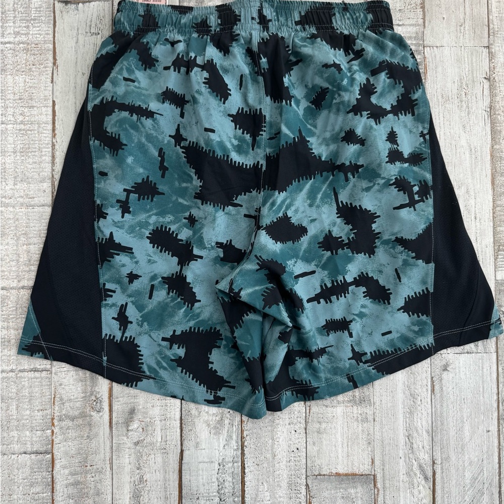 Under Armour Black HeatGear Shorts - Picture 6 of 9